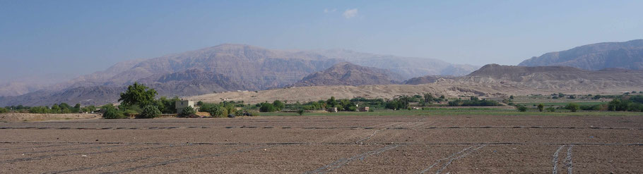 Jordanie : vue de la route 65 sur le massif montagneux du wadi Al-Hasa