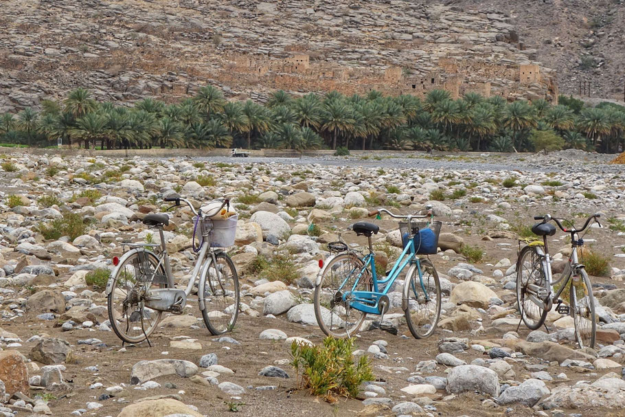Oman, début du Wadi Ghul avec les ruines du vieux village abandonné