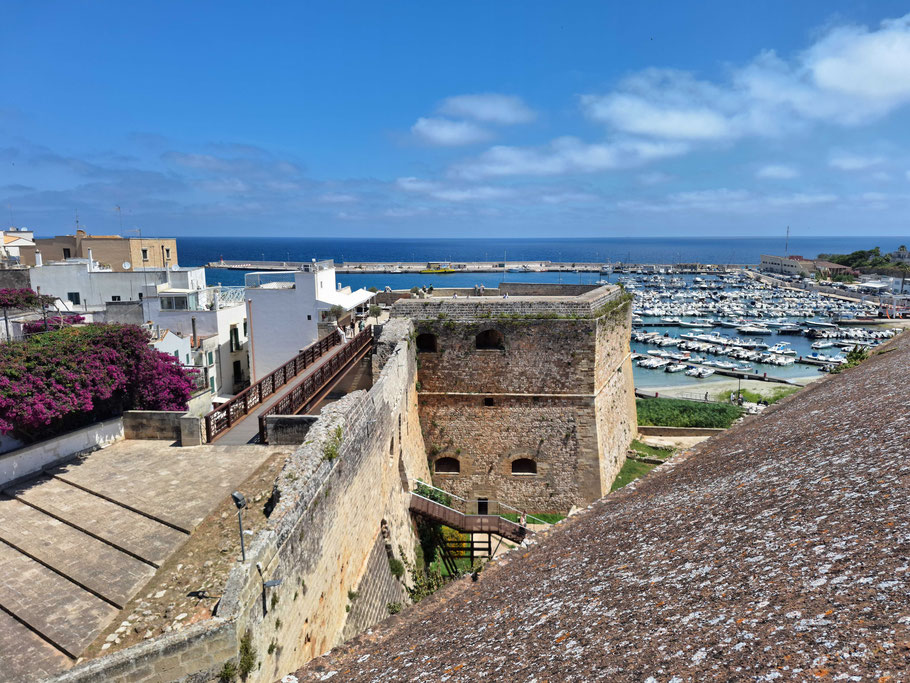 Les Pouilles : port de plaisance vu du Castello Aragonèse d'Otranto