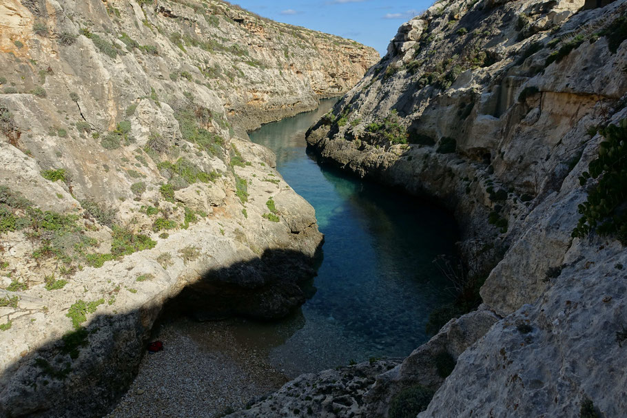 Malte, Gozo : Wied il-Ghasri, bras de mer s'enfonçant entre deux falaises 