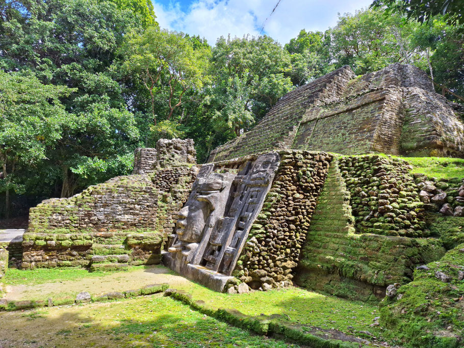 Belize, Tower Hill : temple des Masques à Lamanai 