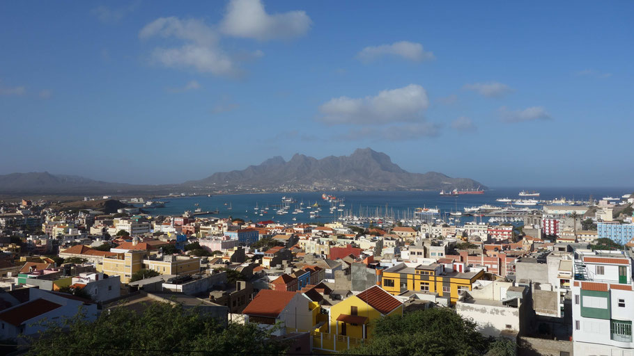 Cap-Vert, São Vicente : Mindelo et la baie de Porto Grande