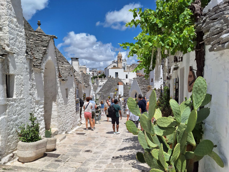 Les Pouilles : ruelle d'Alberobello