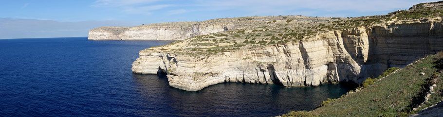 Malte : île de Gozo, falaises près de Xlendi