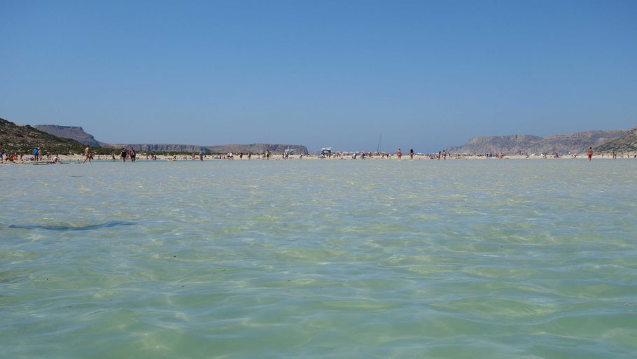 Le lagon à la couleur menthe à l'eau