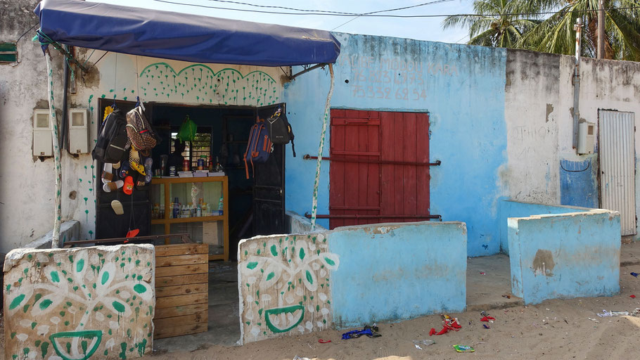 Sénégal, Siné Saloum : petite boutique de Palmarin