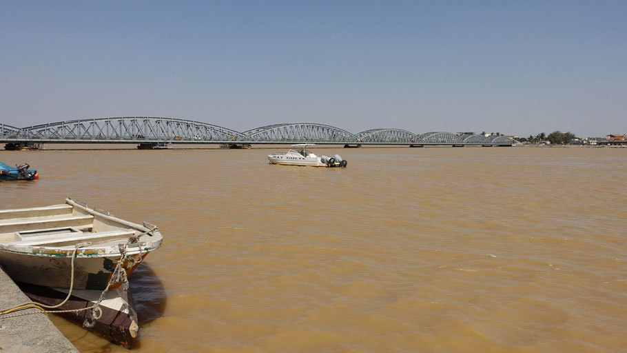 Sénégal : le pont Faidherbe relie le vieux quartier de l'île de Saint-Louis à la route de Dakar