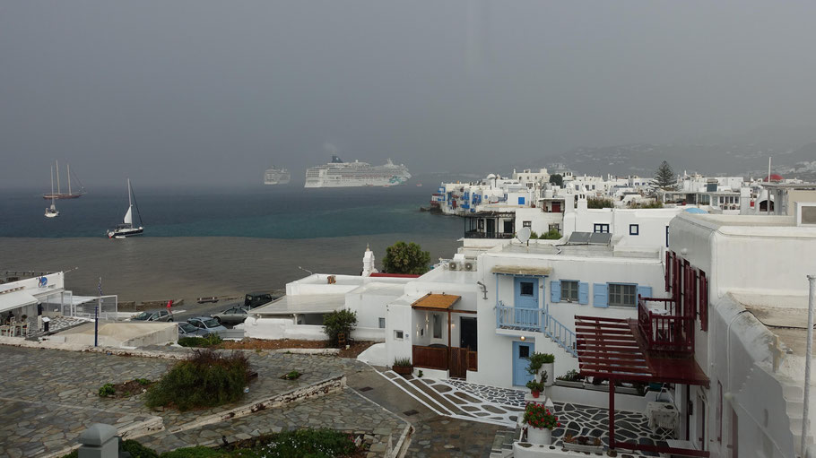 Grèce, Cyclades : Mykonos, vue du balcon de l'appartement SeaBlue Venice lors d'un orage