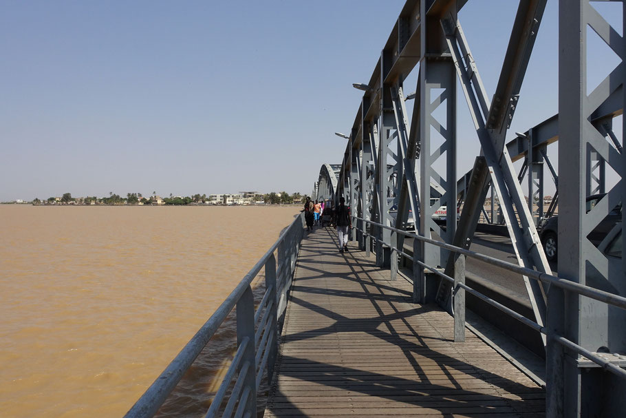 Sénégal, Saint-Louis : sur le pont Faidherbe