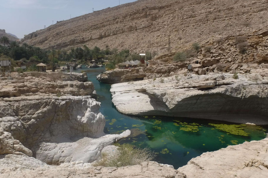 Oman, Wadi Bani : vue sur le premier bassin en remontant le canyon à pied