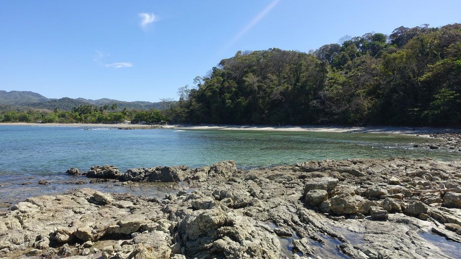 Costa Rica, la plage de Sámara (extrémité sud) vue d'Isla Chora