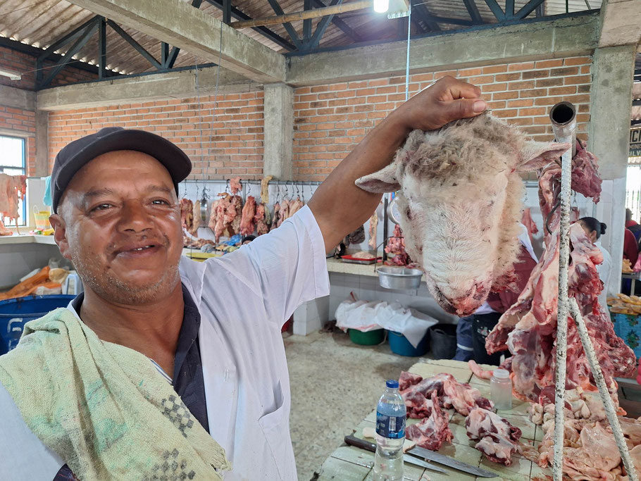 Colombie : dans le rayon boucherie du marché de Silvia