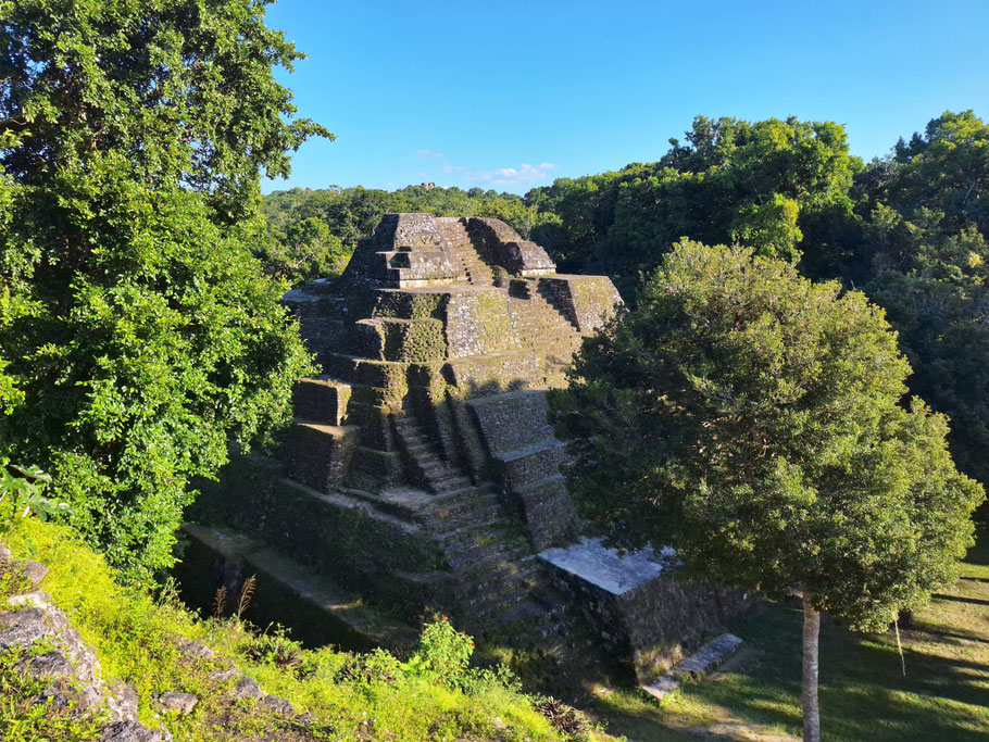 Guatemala : temple de l'Acropole nord de Yaxhá