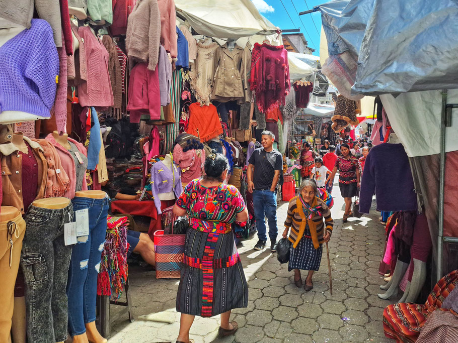 Guatemala : dans le marché extérieur de Chichicastenango