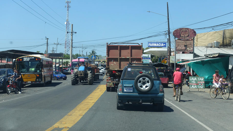Costa Rica : sur la route 34 ou Carretera Pacifica en remontant vers Jaco
