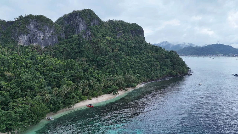 Nat Nat Beach et El Nido au loin 