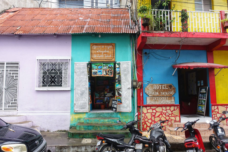 Guatemala, Petén Itzá : rue de Flores