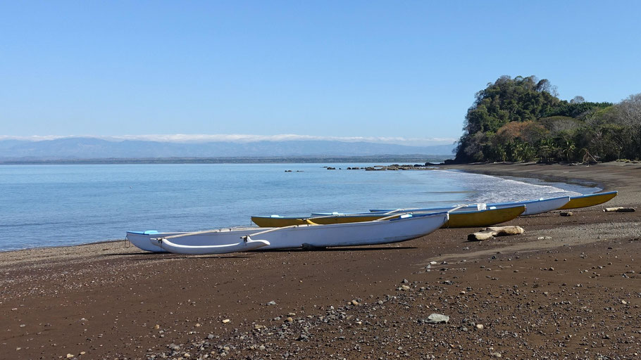 Costa Rica : barques sur la Playa Agujas, près de Tarcoles