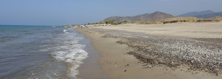 Sicile : plage de Lascari près de Cefalù, quasi déserte...