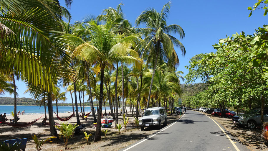 Costa Rica : route longeant la Playa Carillo 
