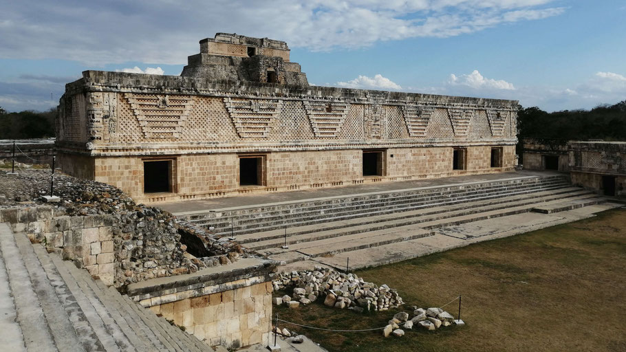 Mexique, Yucatán : Uxmal, Palacio del Gobernador