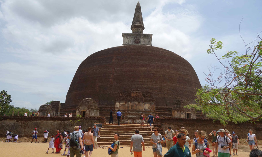 Polonnaruwa : Stupa de Rankot Vihara 