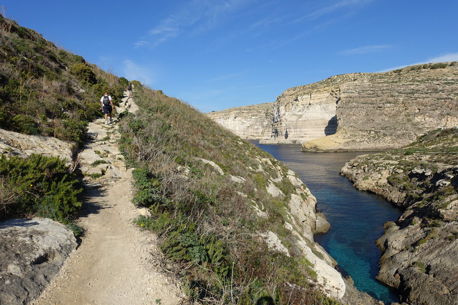 Malte, Gozo : début de la randonnée dans la baie de Xlendi