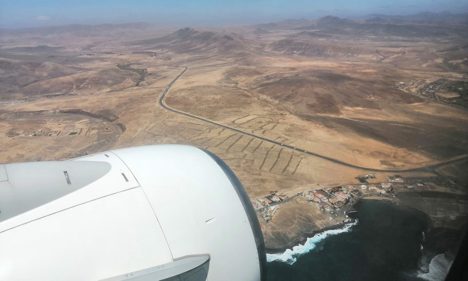 Paysage désertique de Fuerteventura vu d'avion
