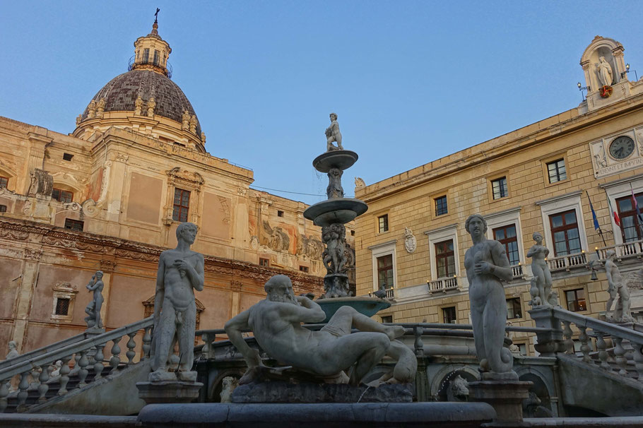 Sicile, Palerme : fontaine Pretoria et palais Pretorio