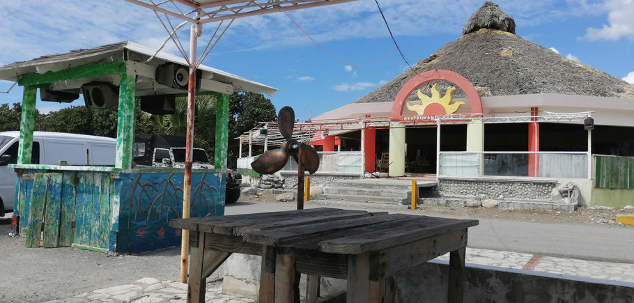République Dominicaine, restaurant y Bar Punta Salinas