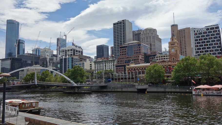 Australie, Melbourne : Evan Walker Bridge et Flinders Street Station