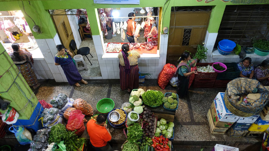 Guatemala : dans le marché de Santiago Atitlán