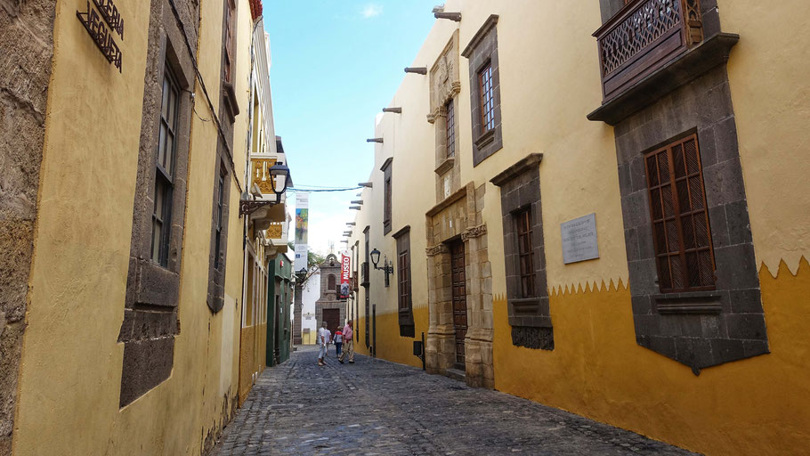 Las Palmas de gran Canaria : Calle de Colón avec sur la droite la casa de Colón