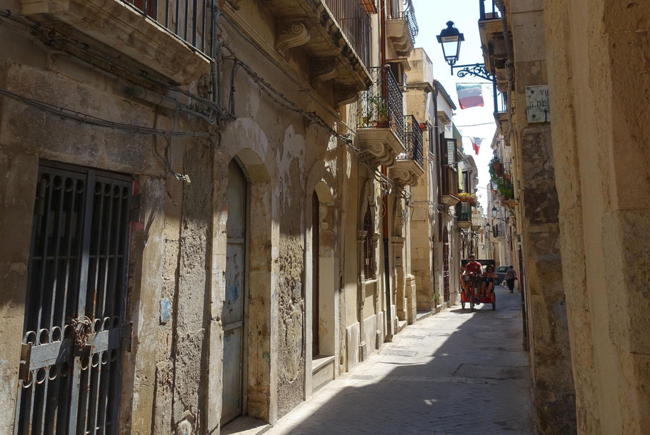Sicile : ruelle dans le quartier historique de Syracuse