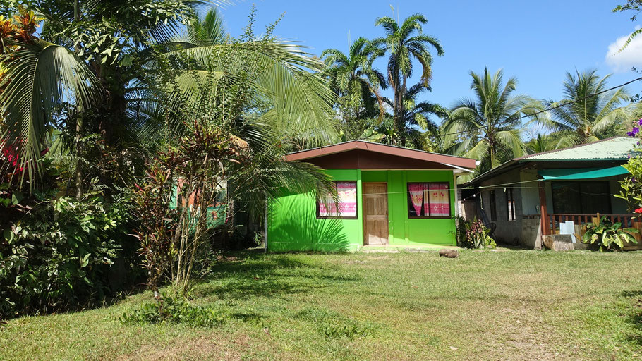 Costa Rica : maisons costaricaines près du parc Rainmaker