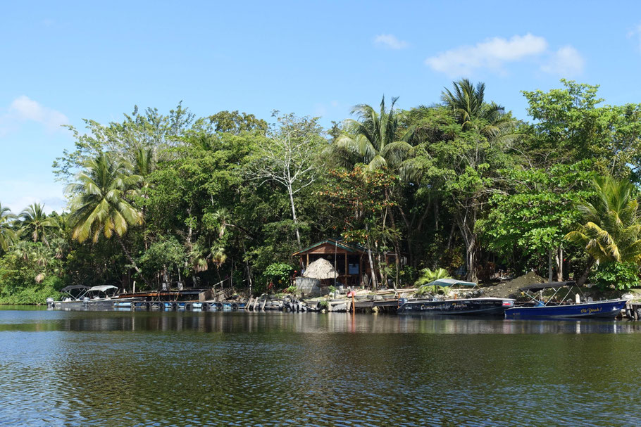 Belize : point de départ des visites guidées de Lamanai