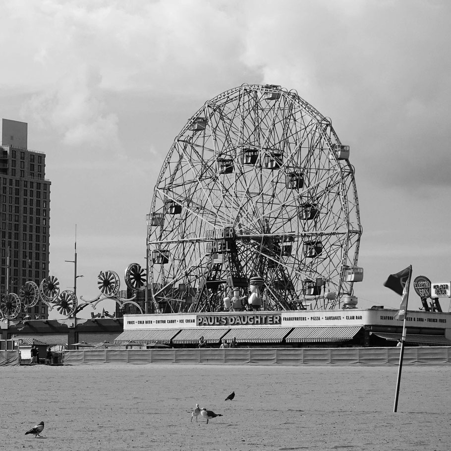 New York : Grande roue de Coney Island Beach