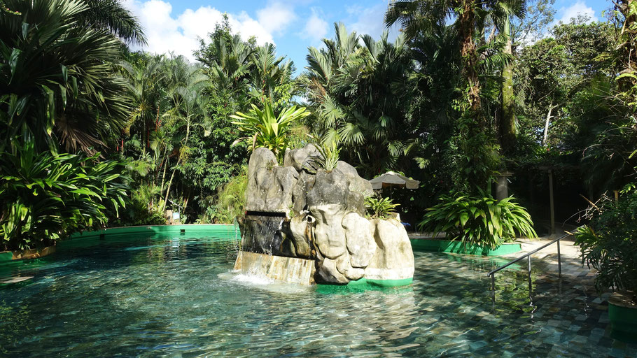 Costa Rica, La Fortuna : une des jolies piscines de Paradise Hot Springs
