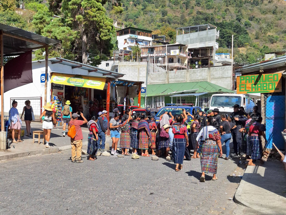 Guatemala, lac Atitlán : manifestation de femmes mayas à San Marcos