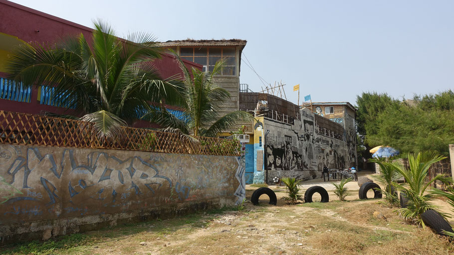 Sénégal : plusieurs fresques murales et galeries d'art sur l'île de Ngor