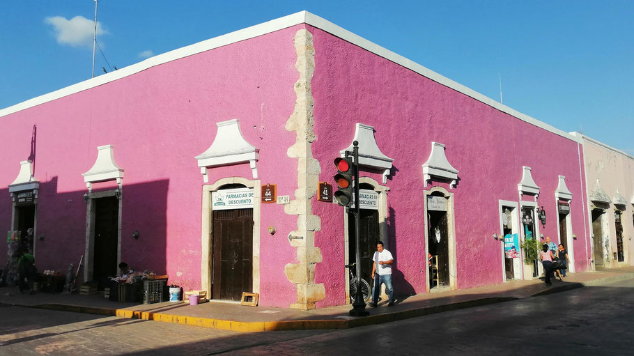 Mexique, Yucatan : maison colorée à Valladolid