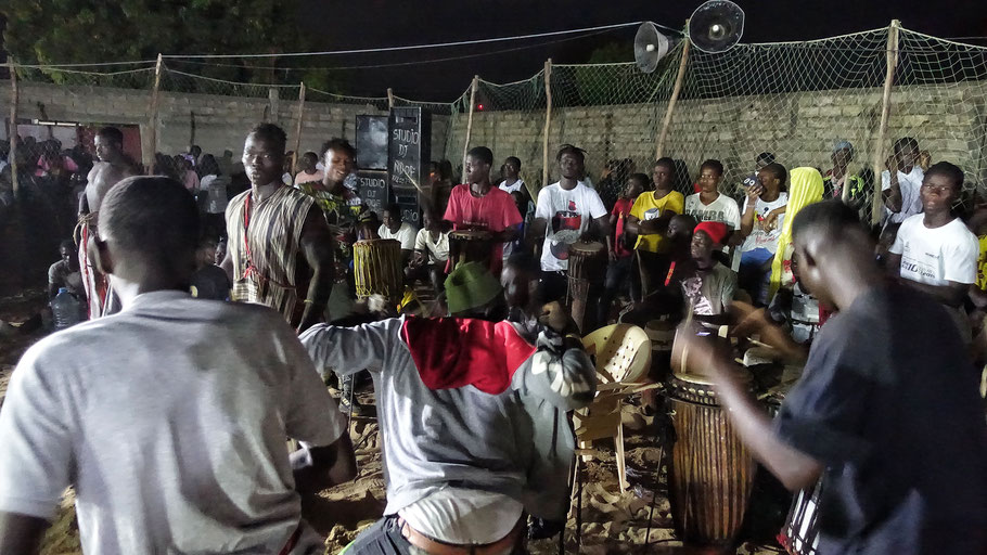 Sénégal, Sine Saloum : musiciens accompagnant le tournoi de lutte sénégalaise de Fimela