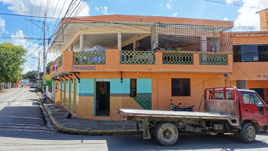 République Dominicaine, Rio San Juan : pause déjeuner dans un restaurant d'empanadas
