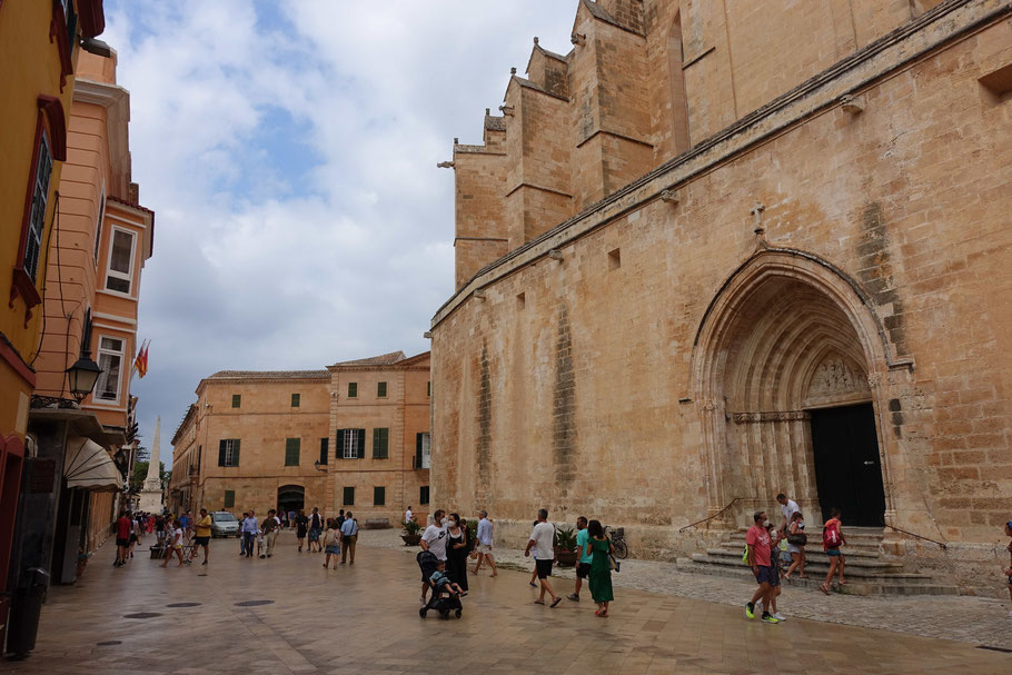 Minorque, Ciutadella : cathédrale Santa Maria et Obélisque