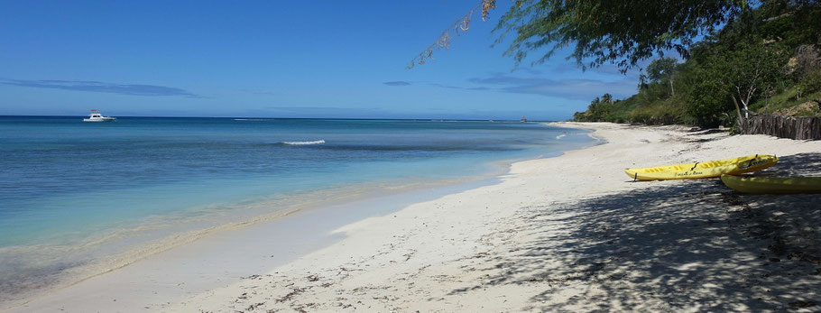 La longue et belle plage entre Villas Caracoles et le ponton de l'hôtel Punta Rucia Lodge