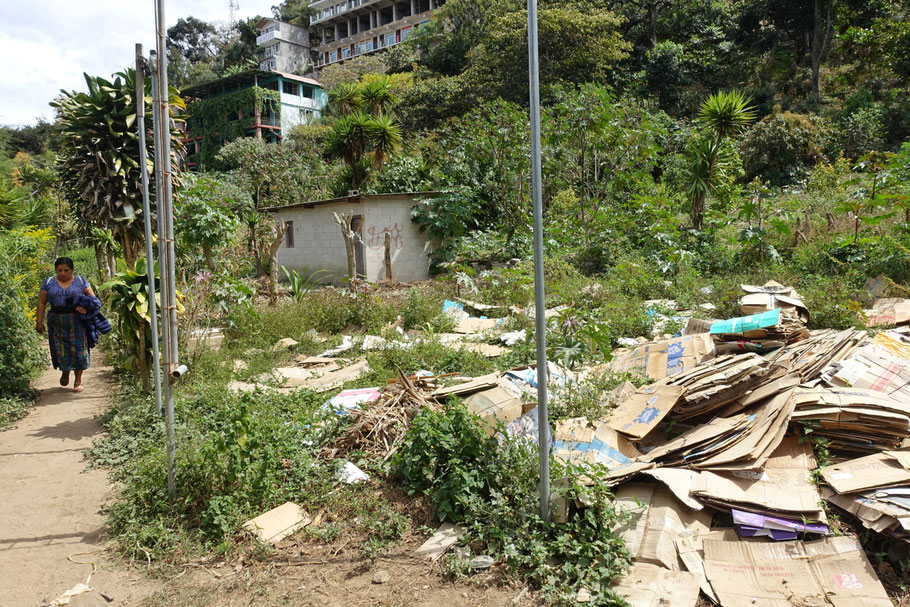 Déchets à San Juan La Laguna (lac Atitlán, Guatemala)