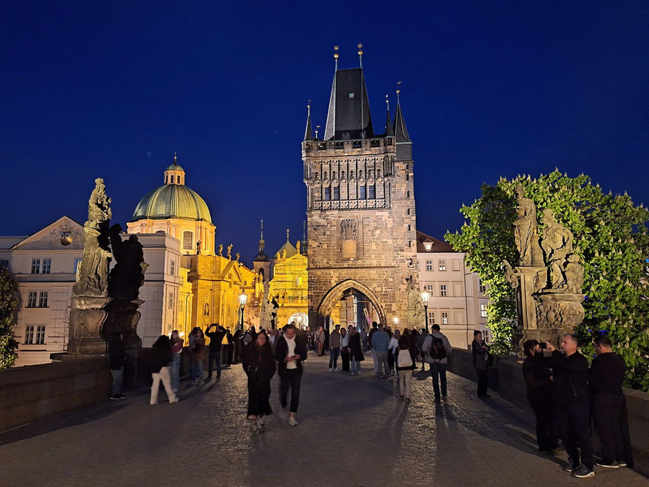 Prague : le pont Charles (XIVe siècle)