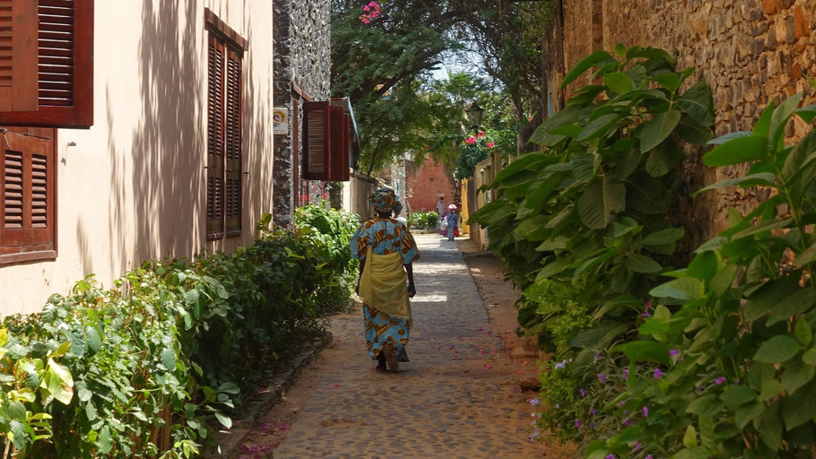 Sénégal : dans une ruelle de l'île de Gorée