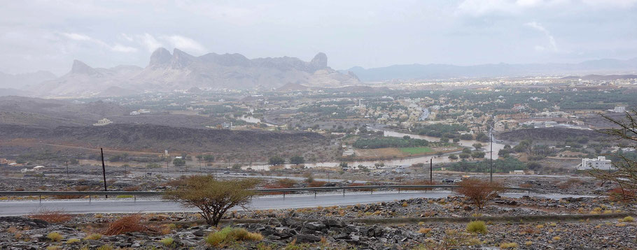 Oman, vallée d'Al Hamra sous l'eau après la pluie 