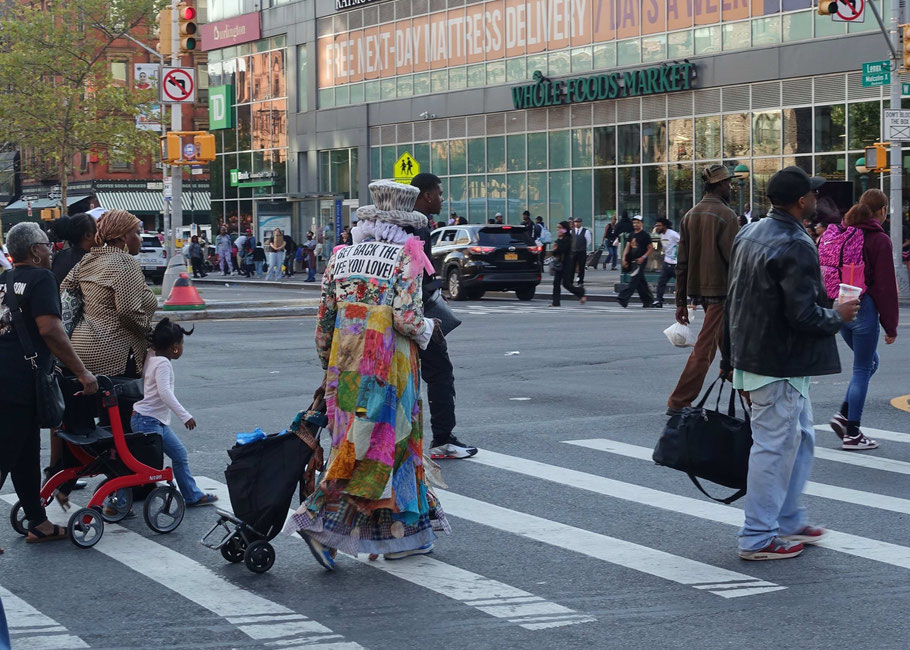 Harlem, carrefour sur Malcolm X Boulevard devant le Whole Foods Market